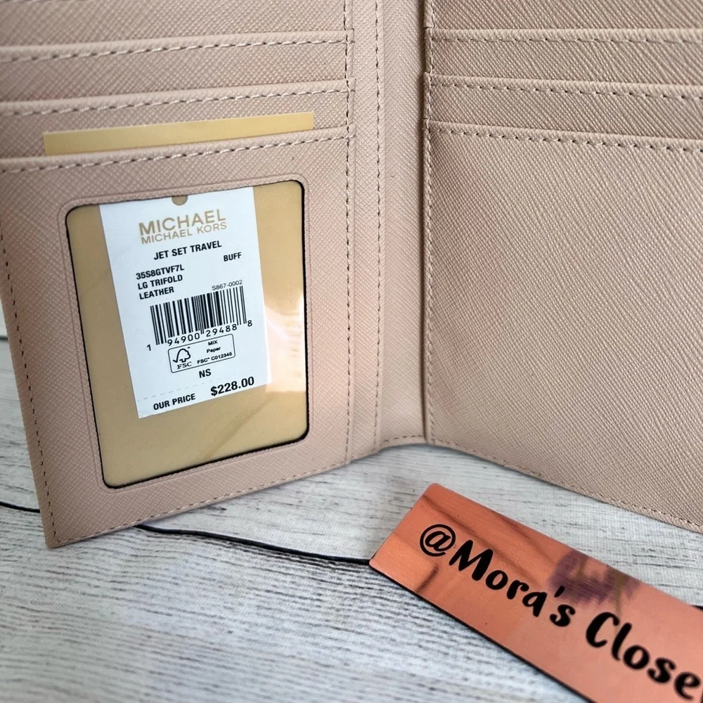 🦋Michael Kors Trifold Wallet